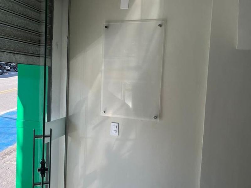 Sinalização MEDPREV — placas em acrilico